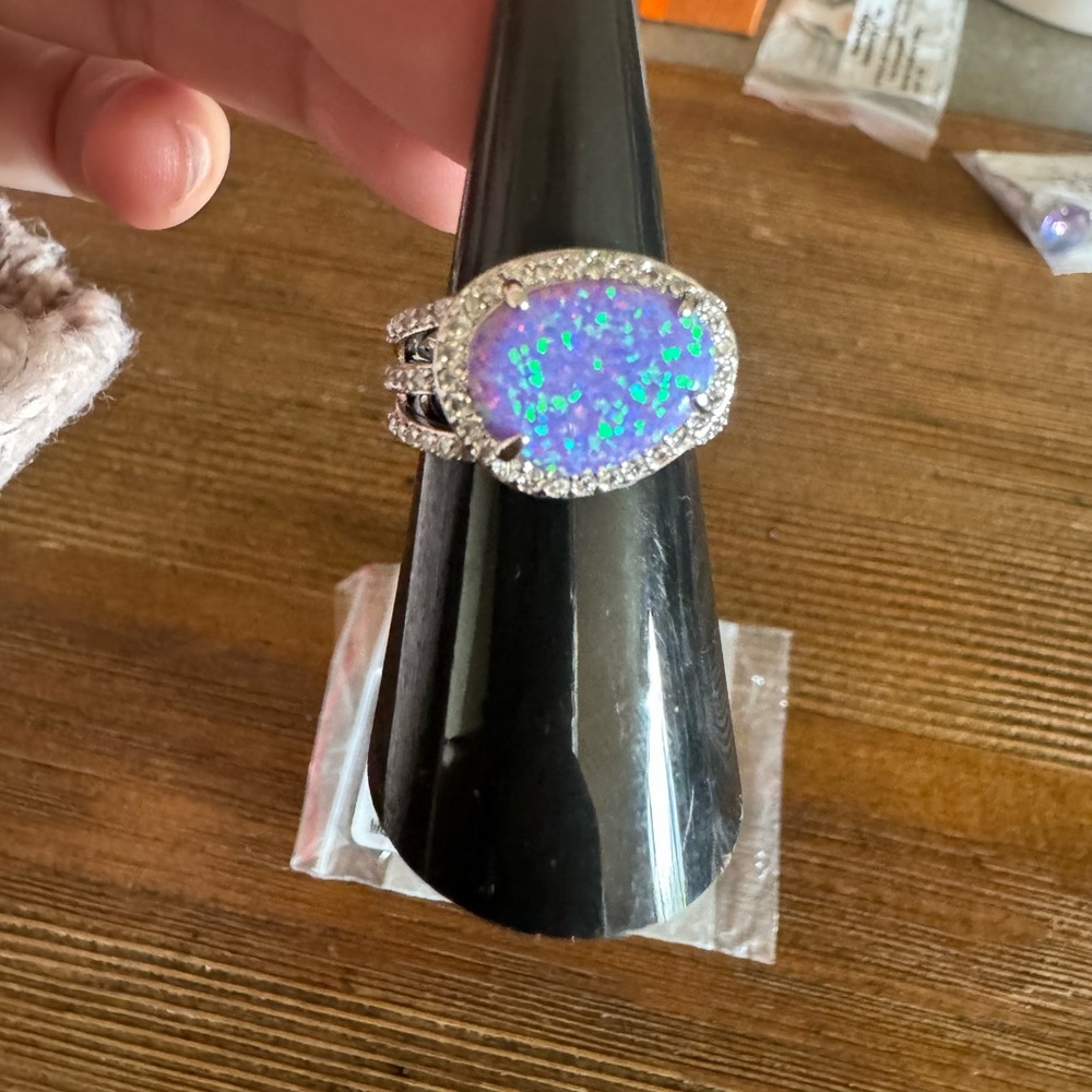 SHOW ME THE GLAM ring